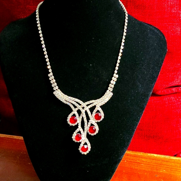 None Jewelry - Beutiful set rhinestones necklace and bracelet